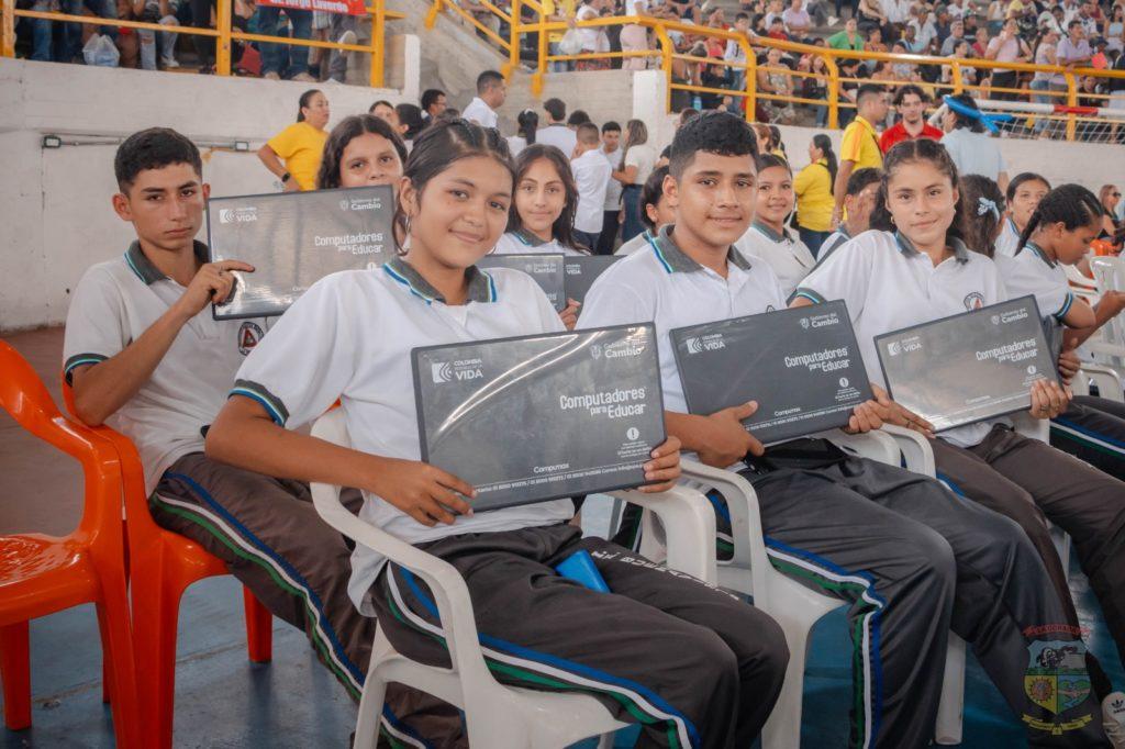 ENTREGA COMPUTADORES VICTORIA Y LA DORADA 5 1024x682