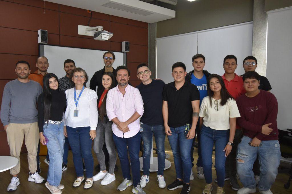 Vistita a la Autonoma 1 1024x682