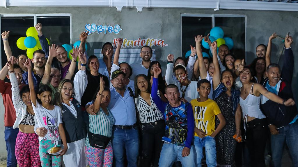 3948a3e2 e7ef 7f52 7db2 2343bd90c80f