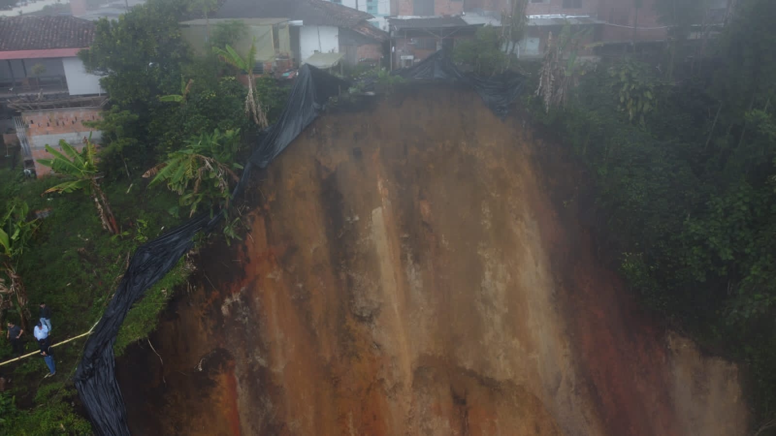 3d14dfcc 7660 cdf6 475b 153128d9fb7b