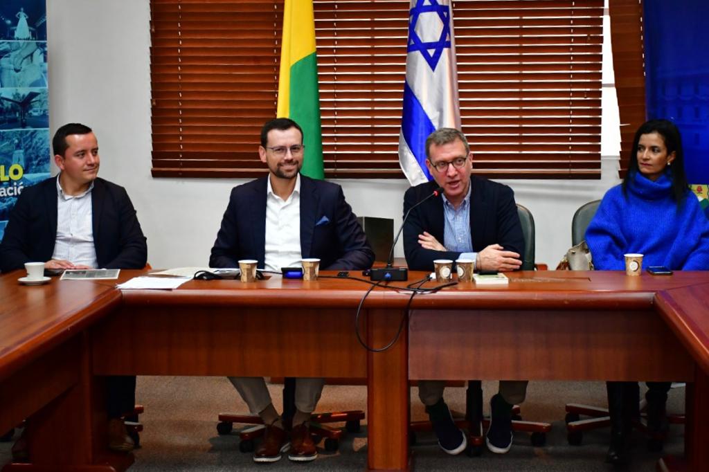 af958dee 225c 0fad f45b 4c6610c51a4c