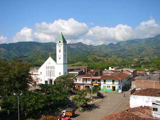 iglesia y alrededores municipio viterbo