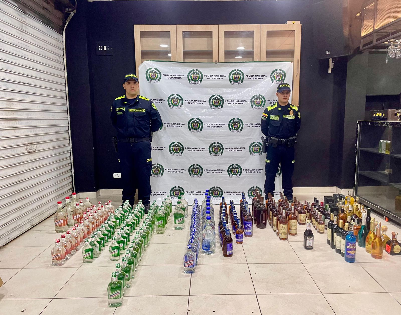 En marzo se realizaron 71 operativos anticontrabando en Caldas: se incautaron decenas de botellas de licor