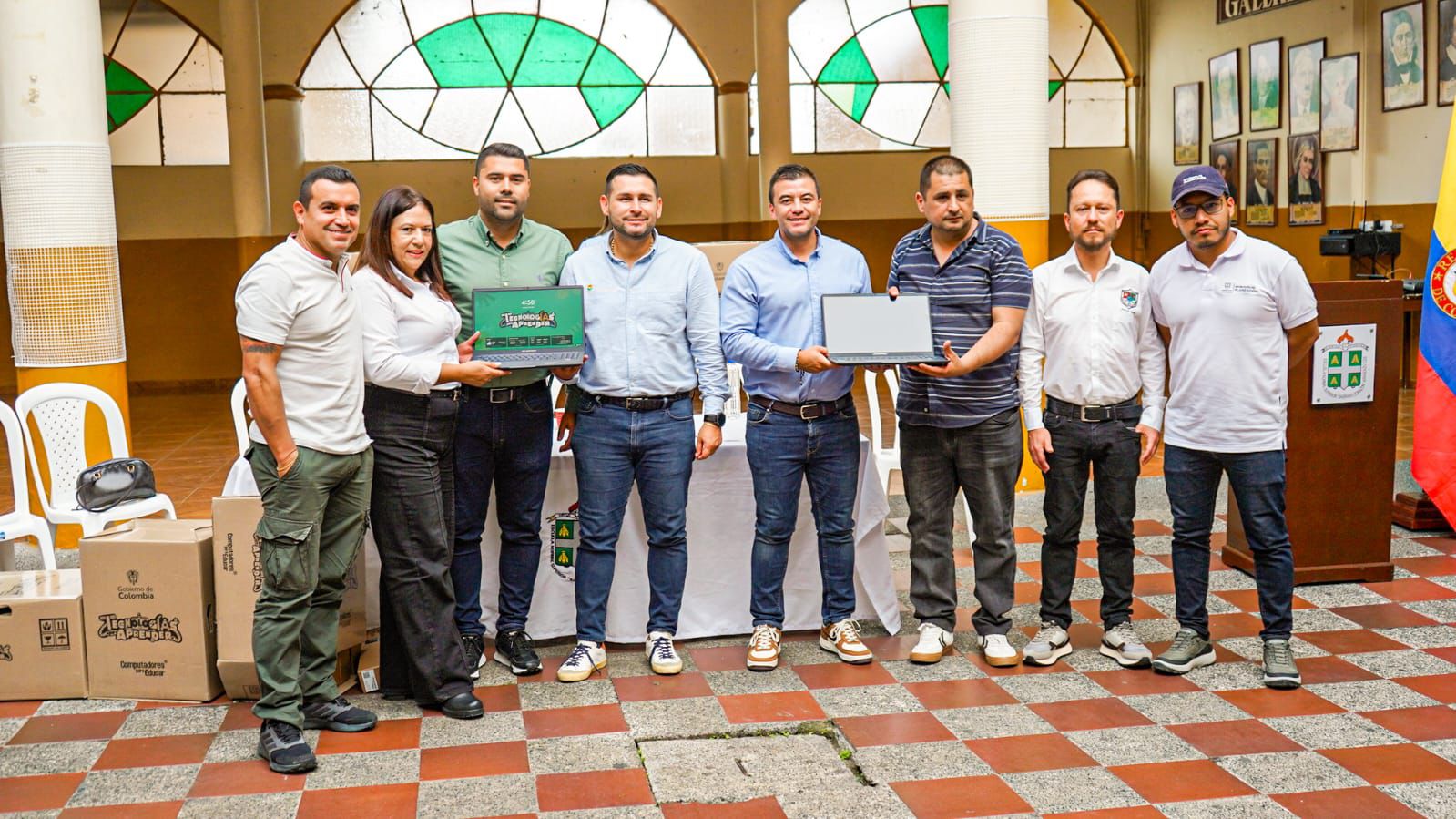 Gobernacion de Caldas fortalece la educacion tecnologica en Aranzazu con la entrega de 60 computadores