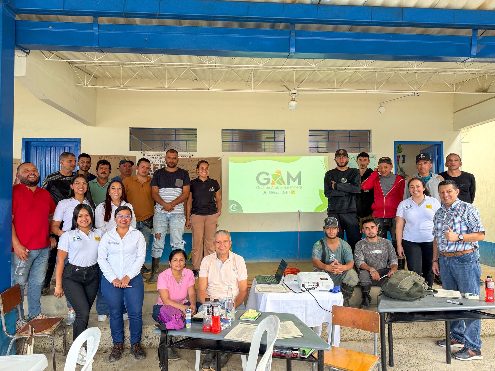 Gobernacion de Caldas y Camara de Comercio fortalecen capacidades de emprendimiento en zona rural de Marmato