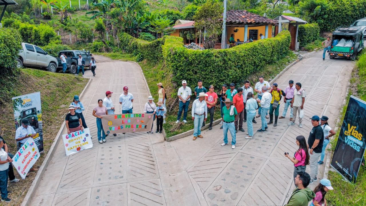 Supia recibe 232 metros de nuevas placas huella que impulsan la movilidad y el bienestar rural