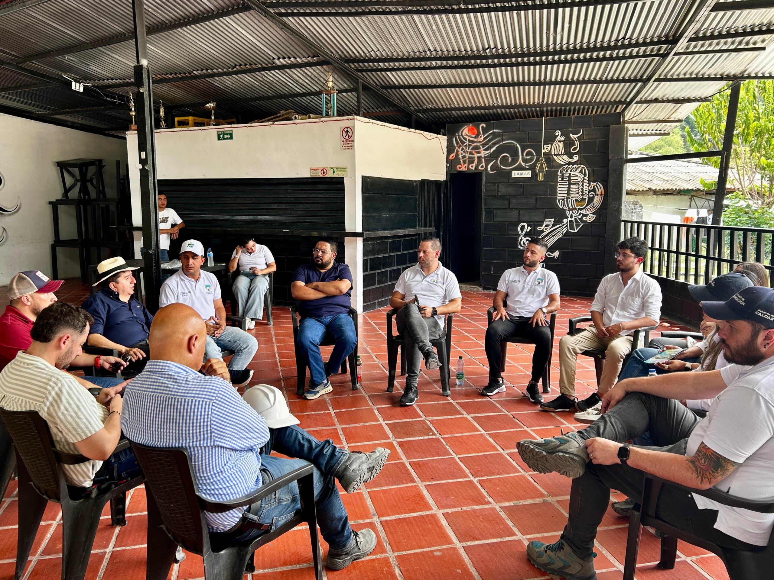 Seguimiento permanente impulsa el avance de escenarios deportivos en La Merced y Neira