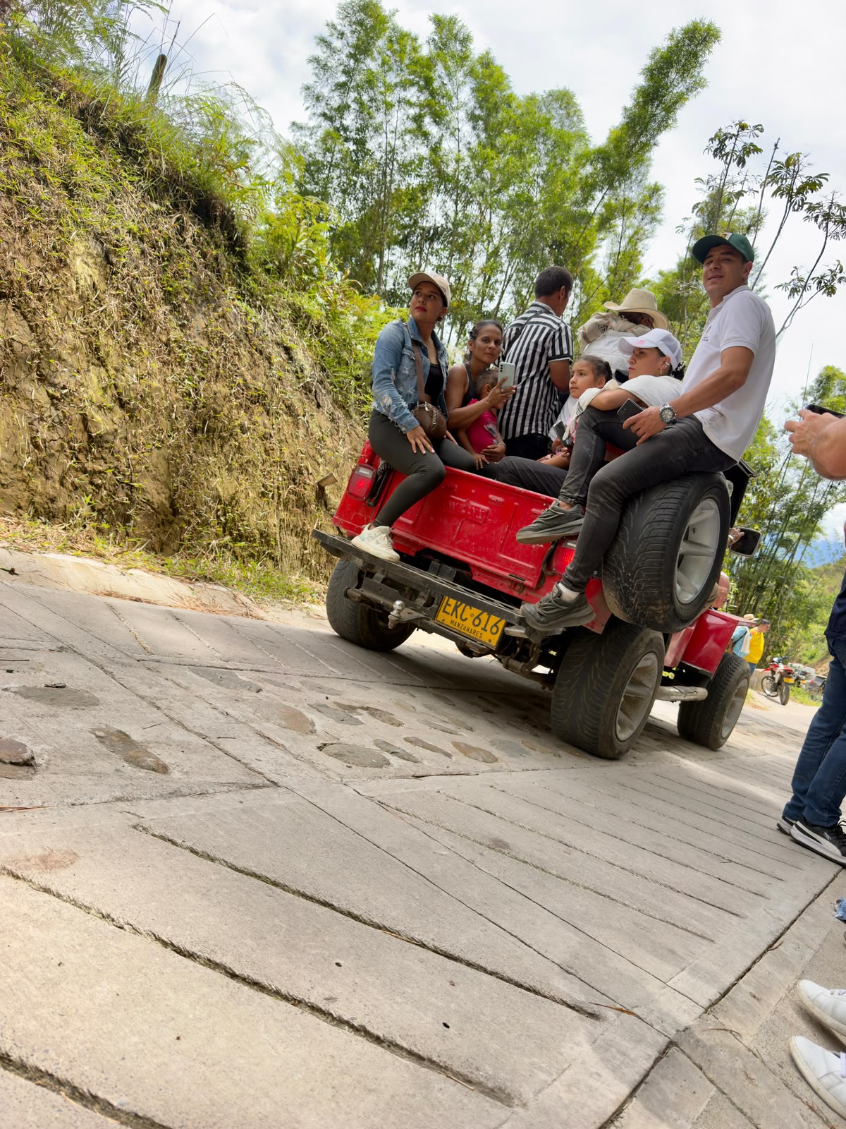 Con Obras por Impuestos, Caldas entrega via rural que fortalecera la conectividad entre Montebello y Pueblo Nuevo, en el oriente del departamento
