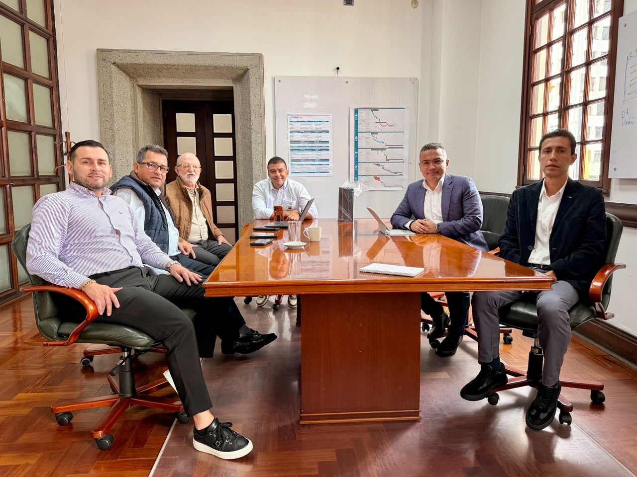 Gobernacion y Universidad de Caldas impulsan programa que beneficiara a los normalistas del departamento