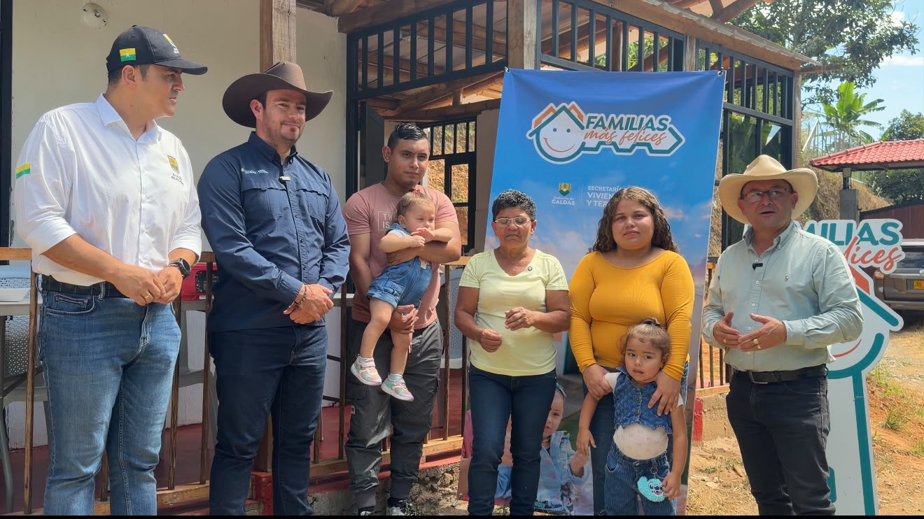 Gobierno de Caldas cumple con el programa de Vivienda Cultural Cafetera: dos familias de Belalcazar, las nuevas propietarias