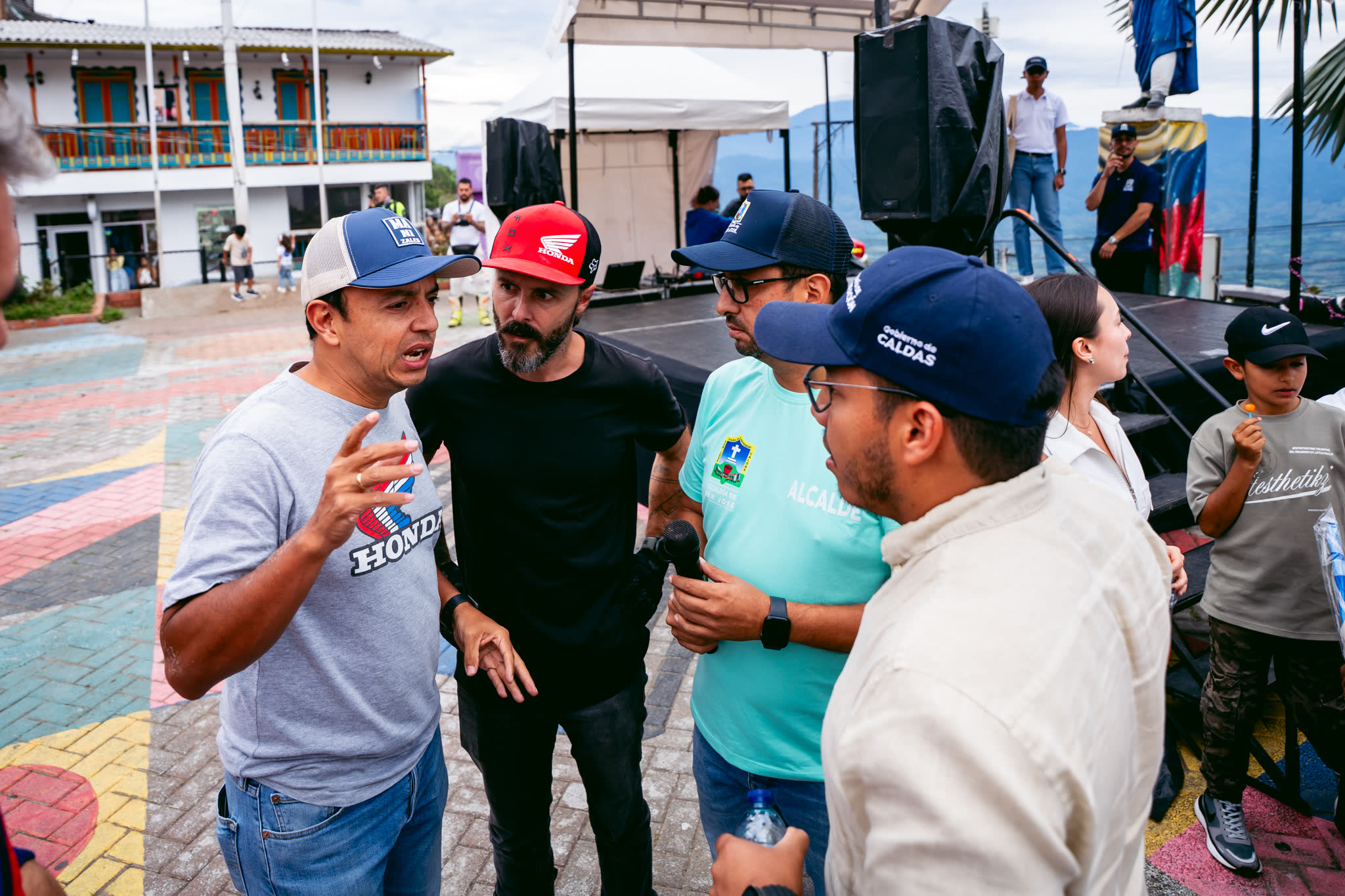 Gran rodada por San Jose! Tatan, Maleja, Honda, Casas del Alma, moteros, la Gobernacion de Caldas y otros actores se unen por la reconstruccion del municipio