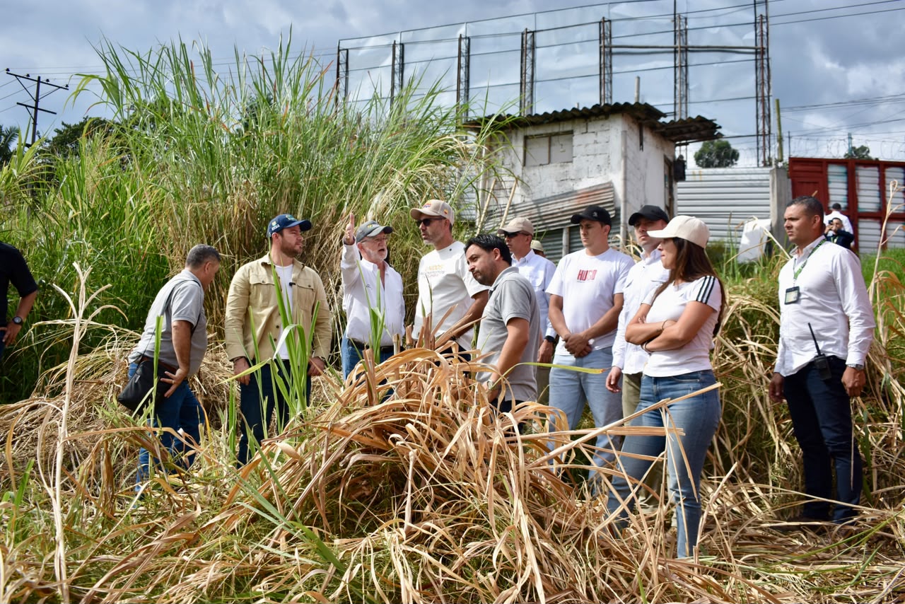 Un lote para 880 viviendas y $5.250 millones para reparaciones iniciales: el plan que presento Caldas al Minvivienda para empezar la reconstruccion del departamento