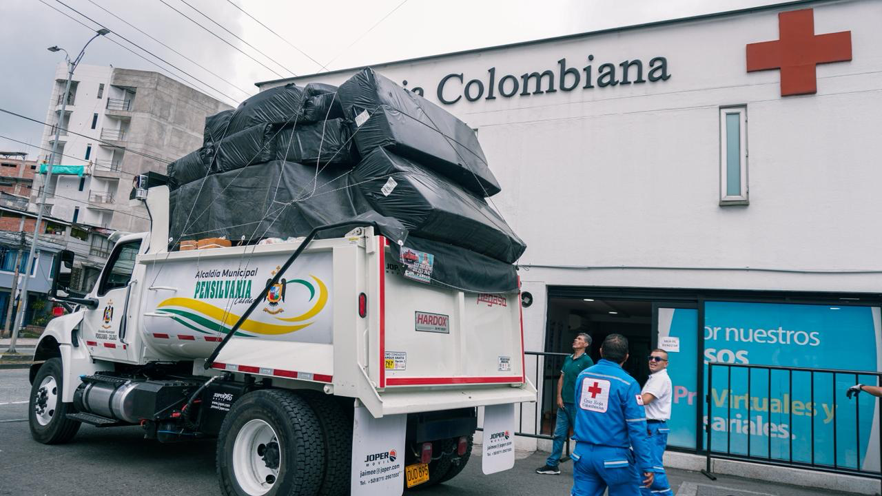 Gobierno de Caldas ha movilizado esta semana al menos 6.800 ayudas humanitarias: ya completa mas de 18.000 entregas tras el sismo
