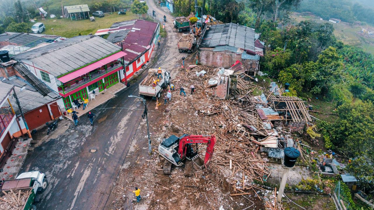 A un mes del terremoto, la Secretaria de Infraestructura suma acciones para la recuperacion y reactivacion de Caldas