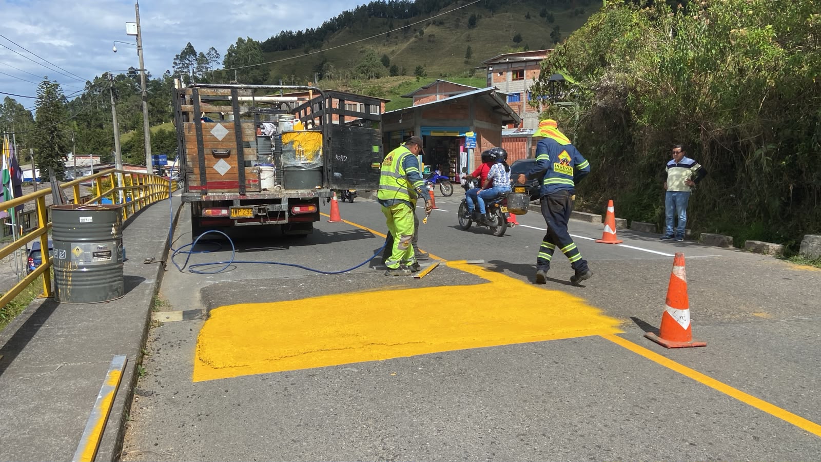 Con recursos del emprestito, Caldas avanza en la senalizacion de las vias de sus seis subregiones