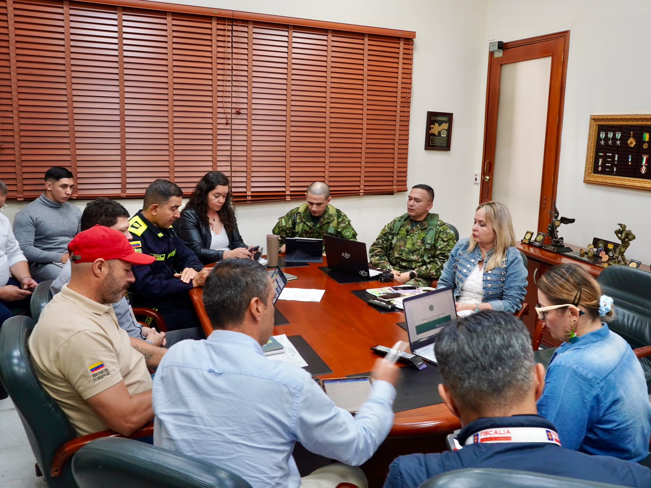 Gobernacion de Caldas y Fuerza Publica afianzan estrategias de inteligencia y operatividad para enfrentar el delito